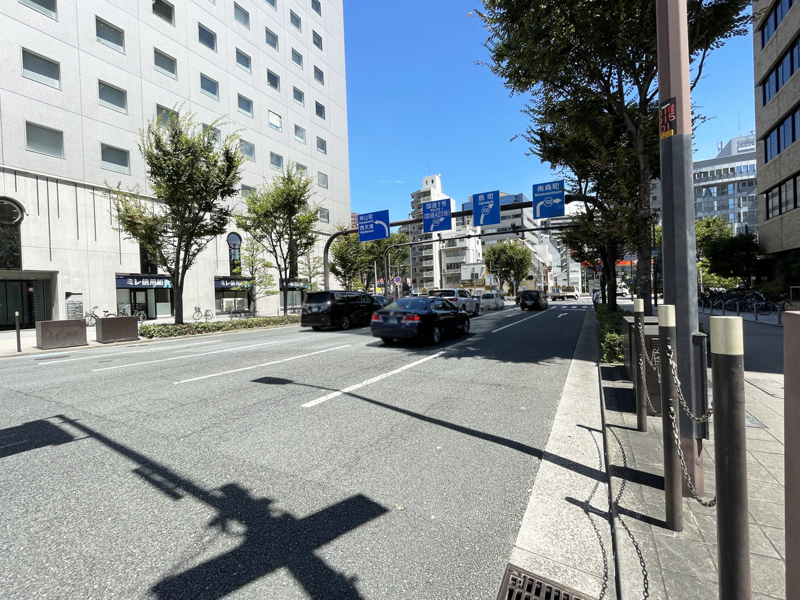 大阪JAビル前面の通り