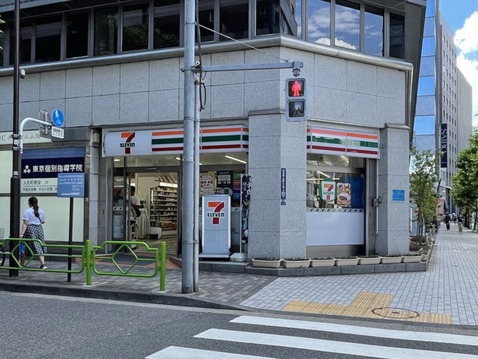 徒歩1分のセブンイレブン人形町駅西店