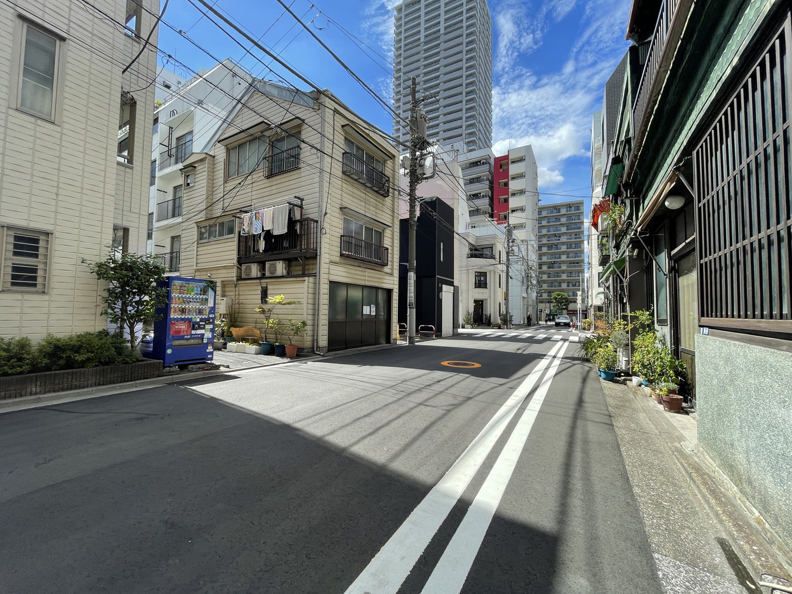 村上ビル前面の通り