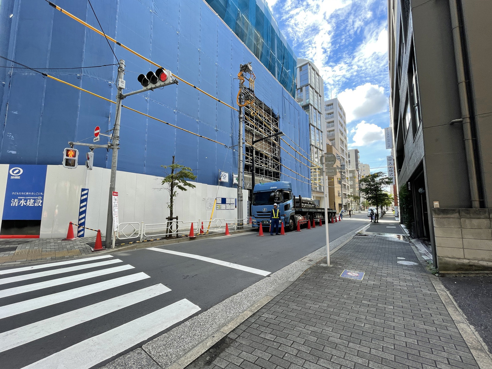 絹川ビル前面の通り