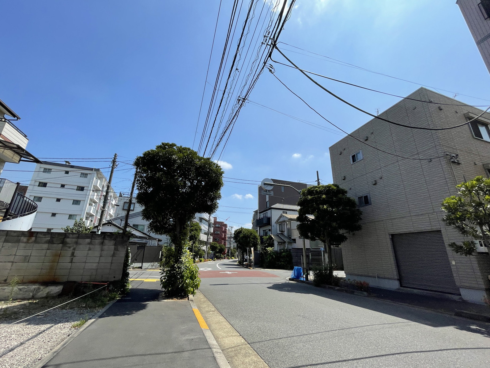 宮下パークハイツ前面の通り