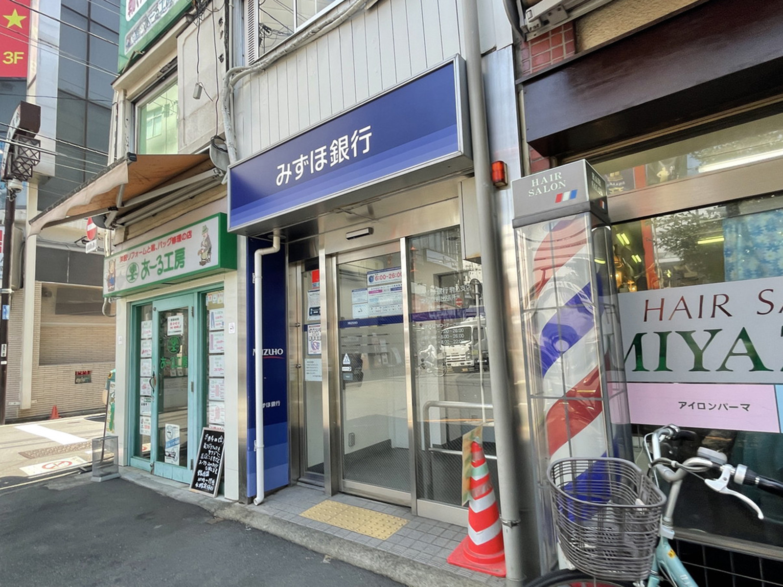 付近のみずほ銀行ATMコーナー