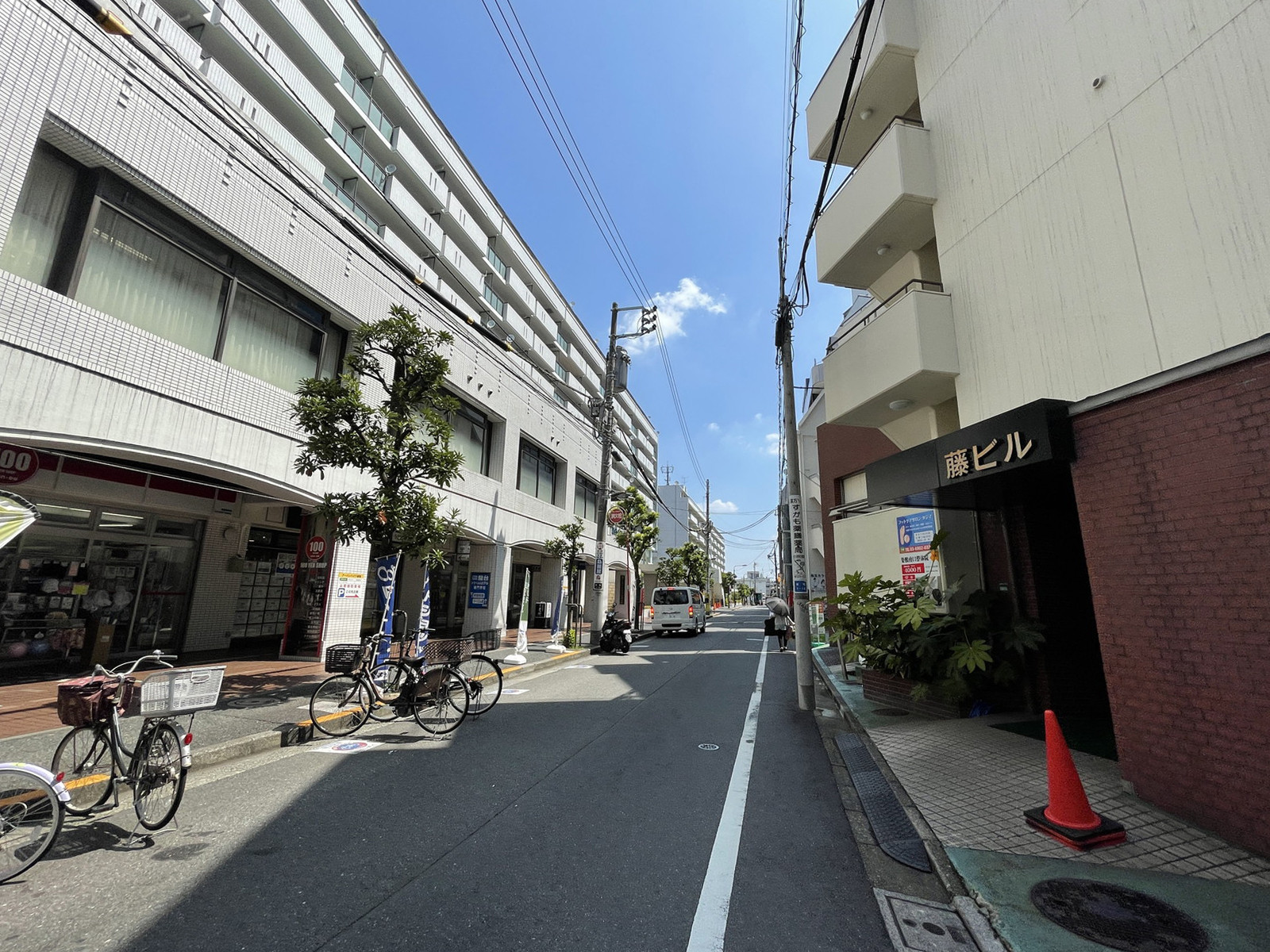 第1松岡ビル前面の通り