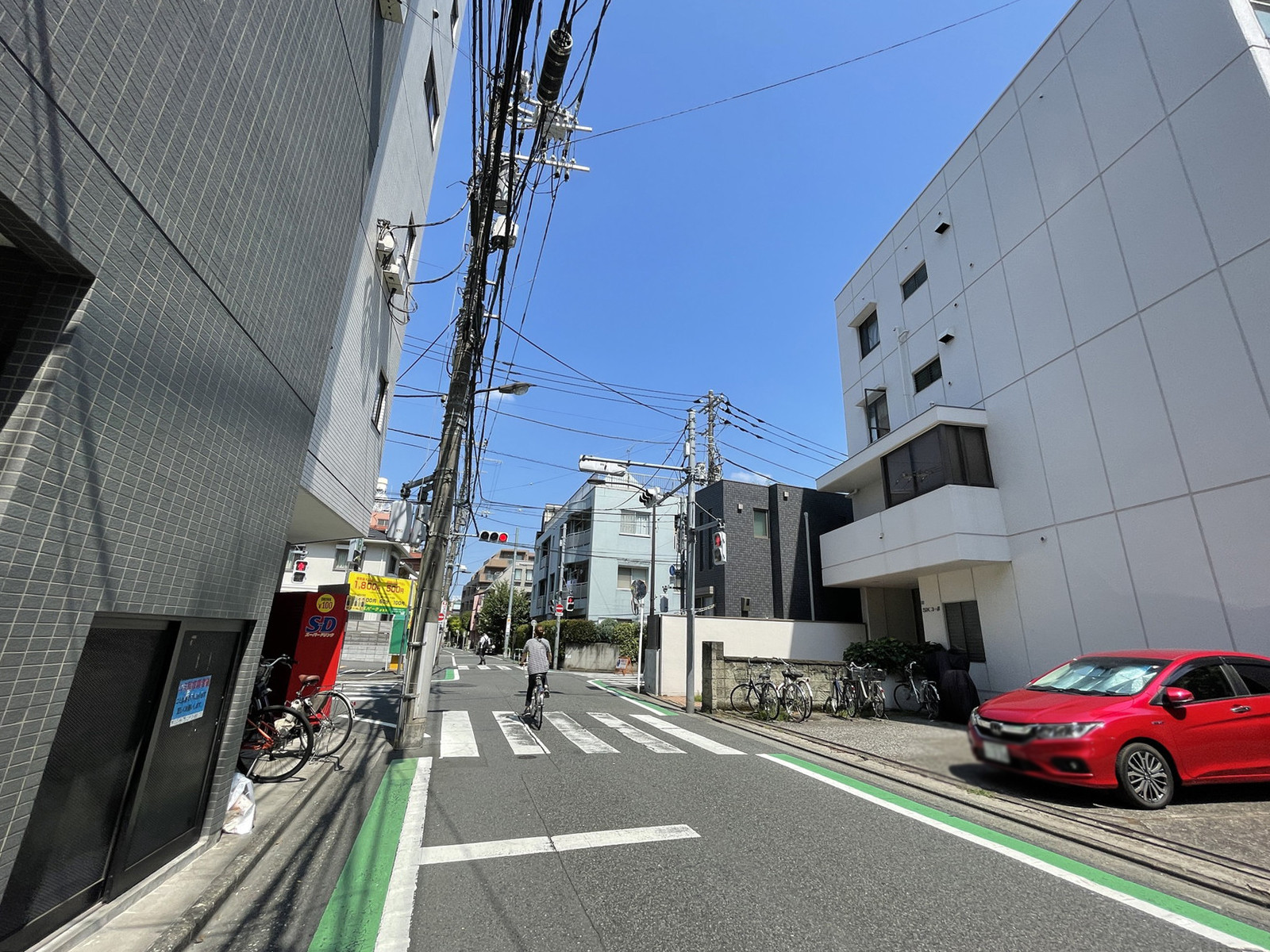 ランドマークビル前面の通り