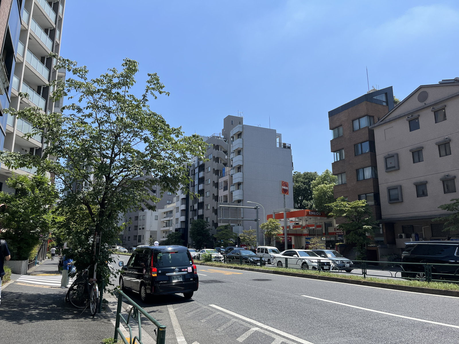 南麻布セントレ前面の明治通り