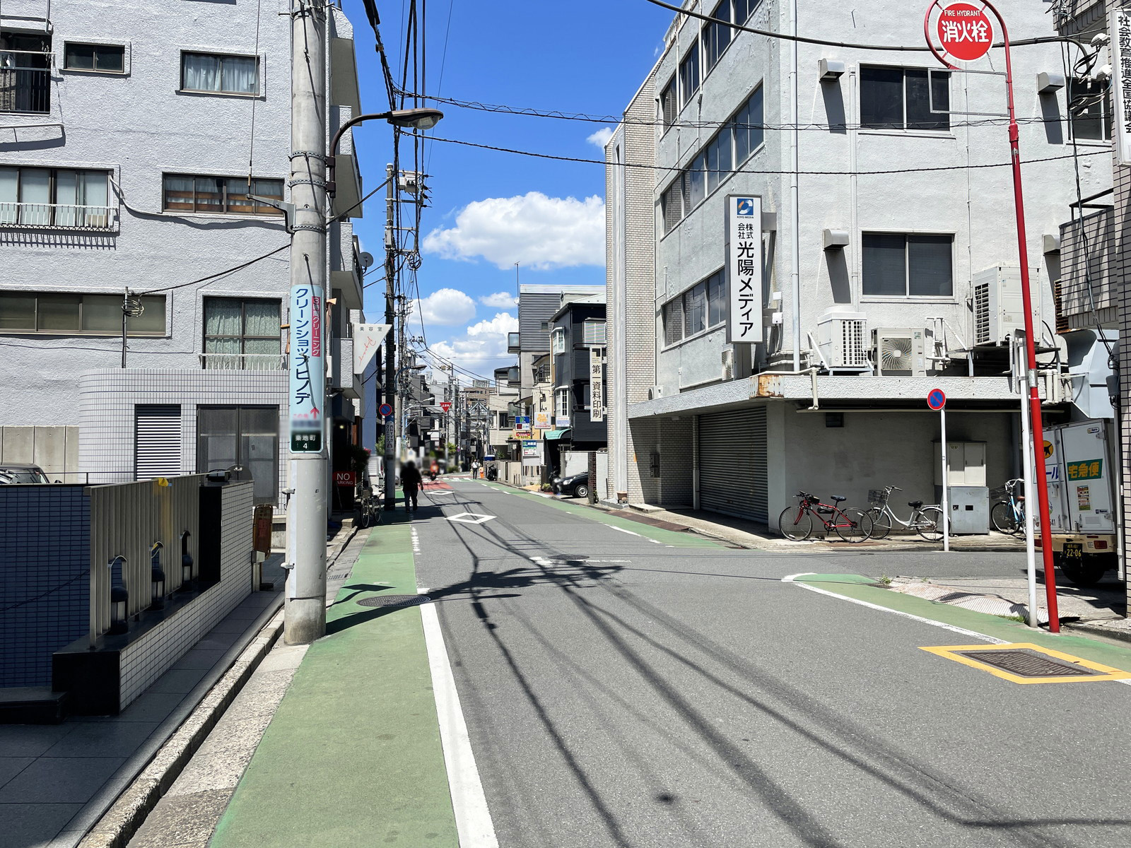 神楽坂テクノスビル前面の通り