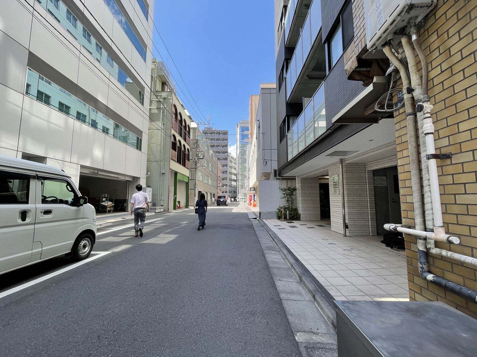 八光ビル前面の通り