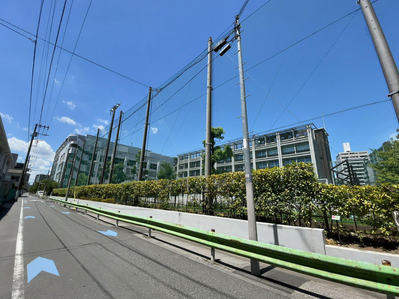 近くの江東区立第二亀戸中学校