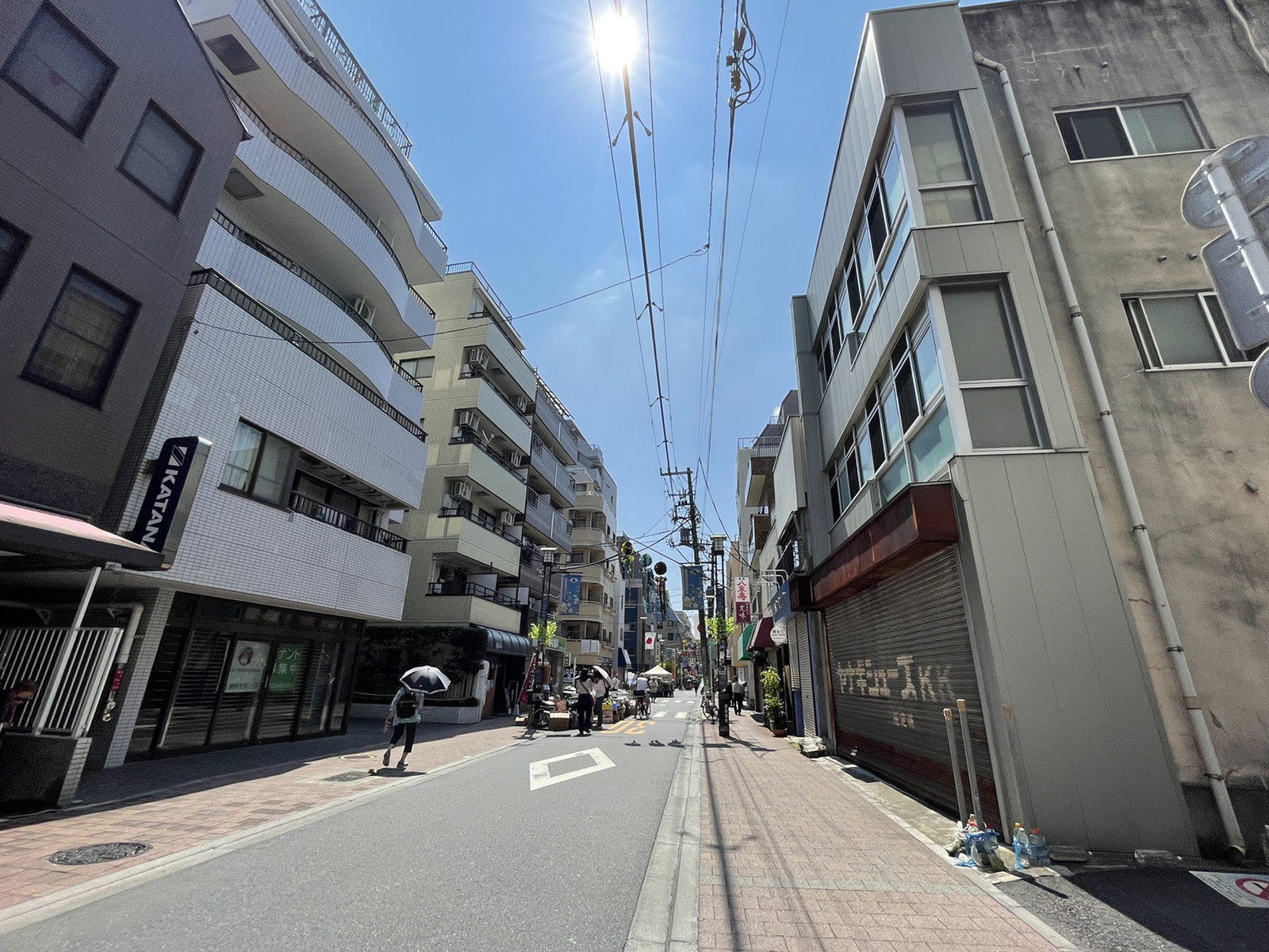 興和ビル前面の通り