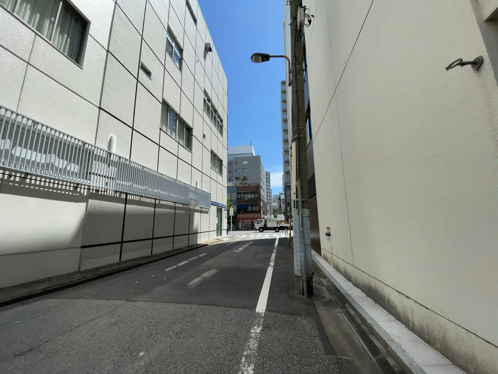 新亀戸ビル前面の通り
