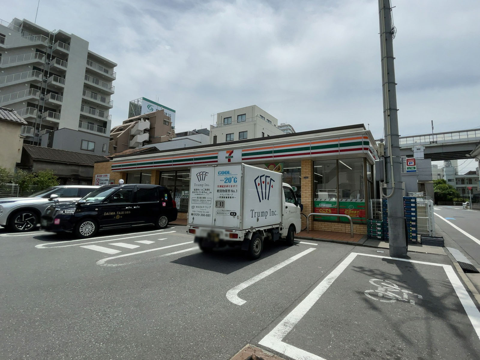 ビル前のセブンイレブン 江東亀戸1丁目店