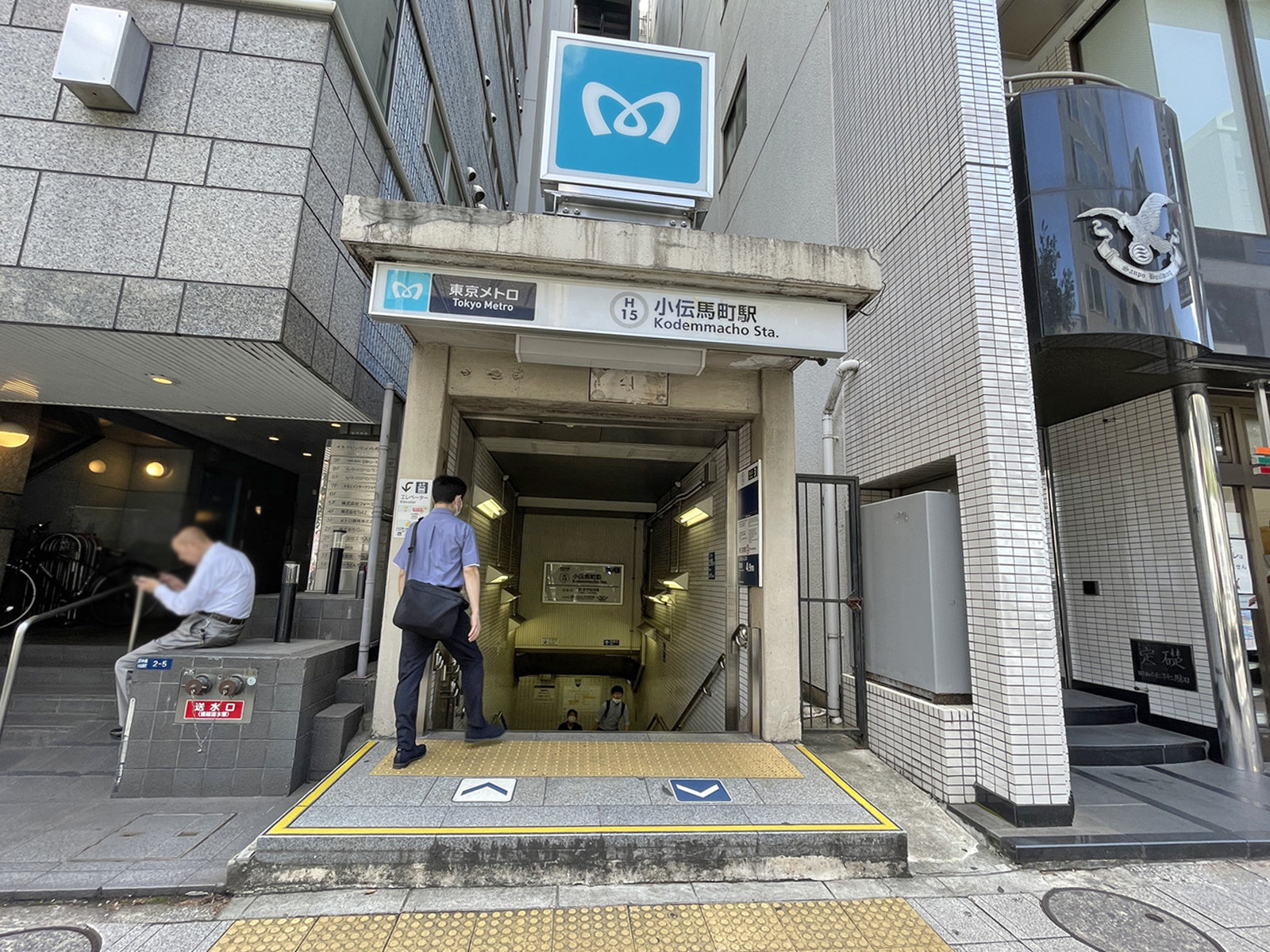 最寄りの「小伝馬町駅」