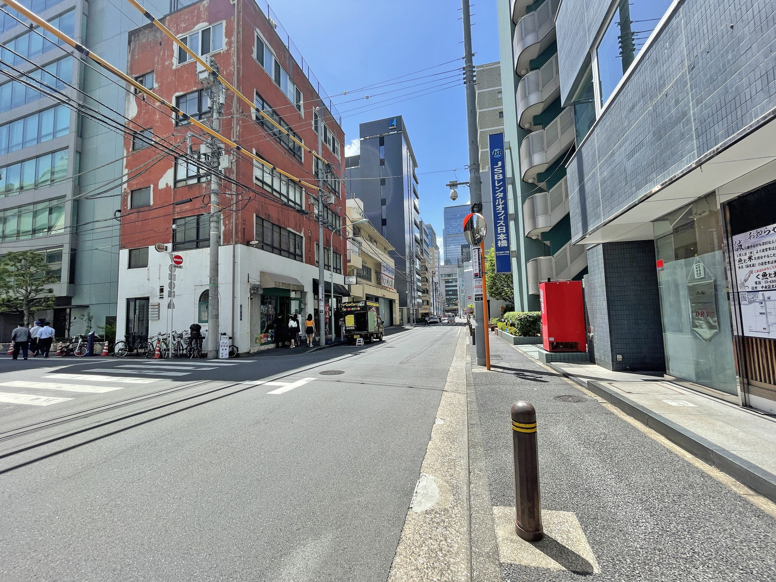 日本橋ライフサイエンスビルディング8前面の通り