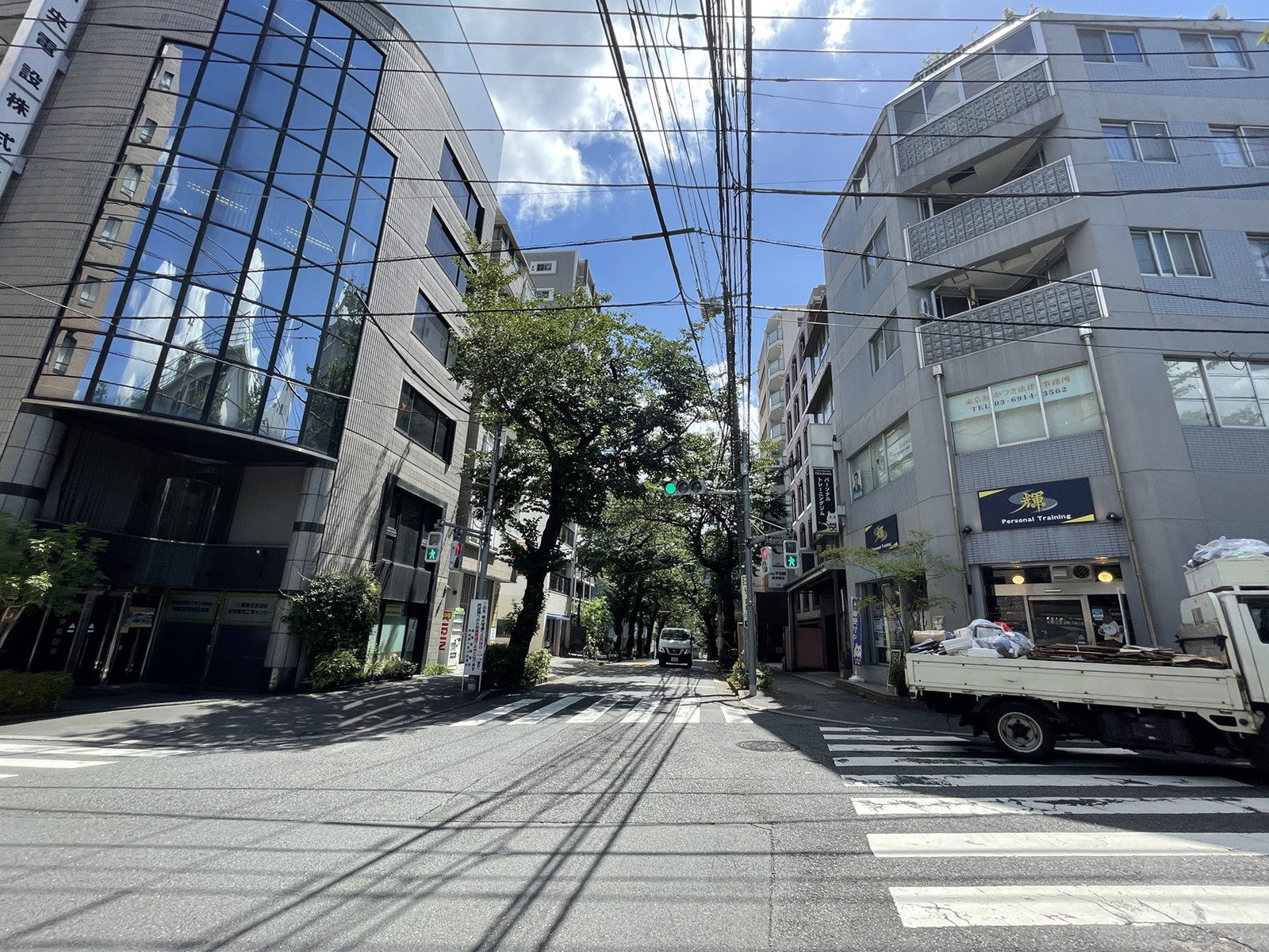 中央ビル前面の通り