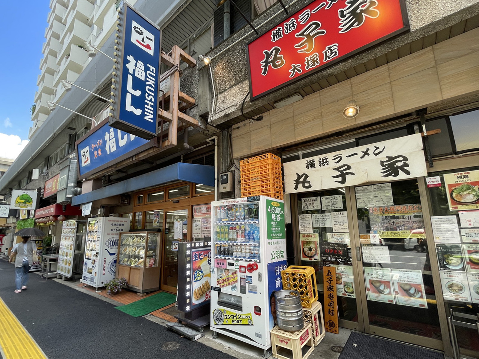 周辺には飲食店が点在