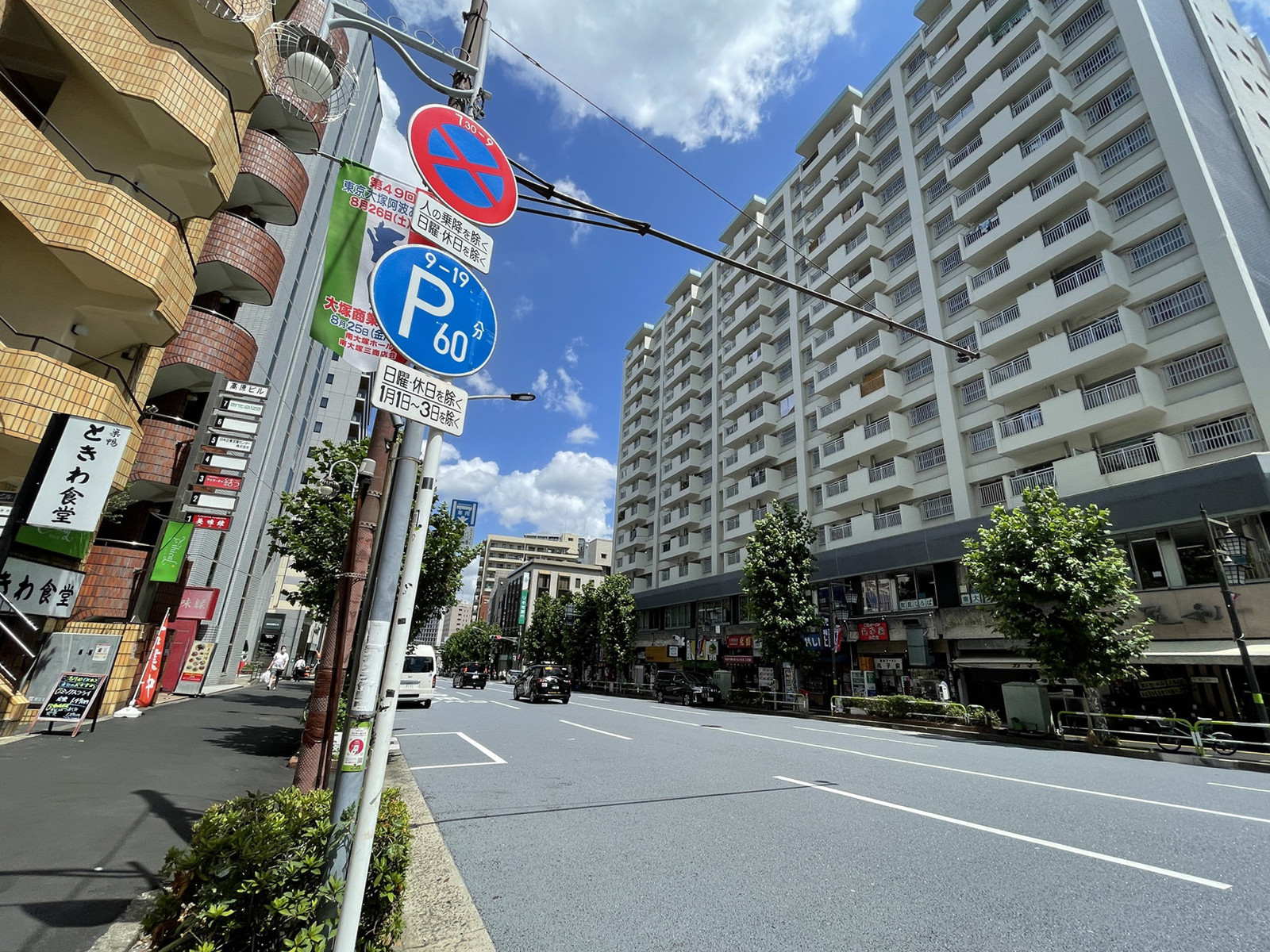 高原ビル前面の通り