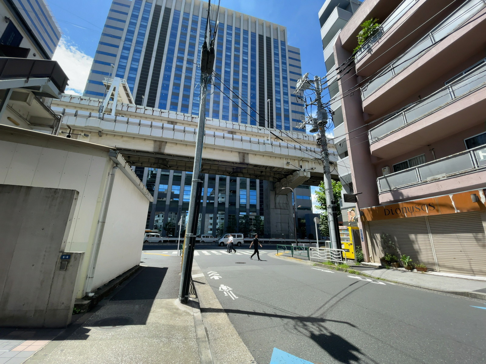 メロディー廣田前面の通り