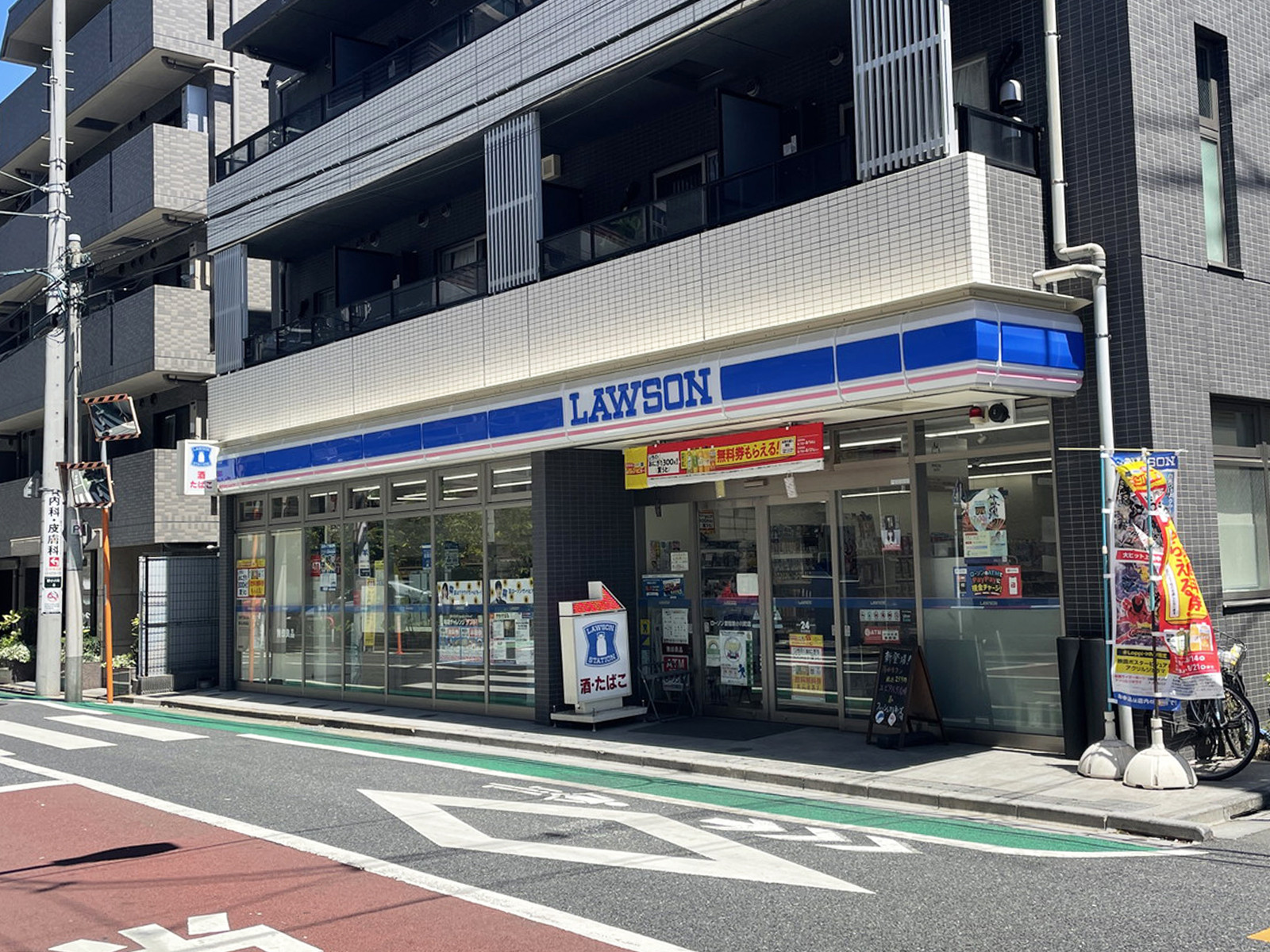 徒歩2分のローソン新宿新小川町店