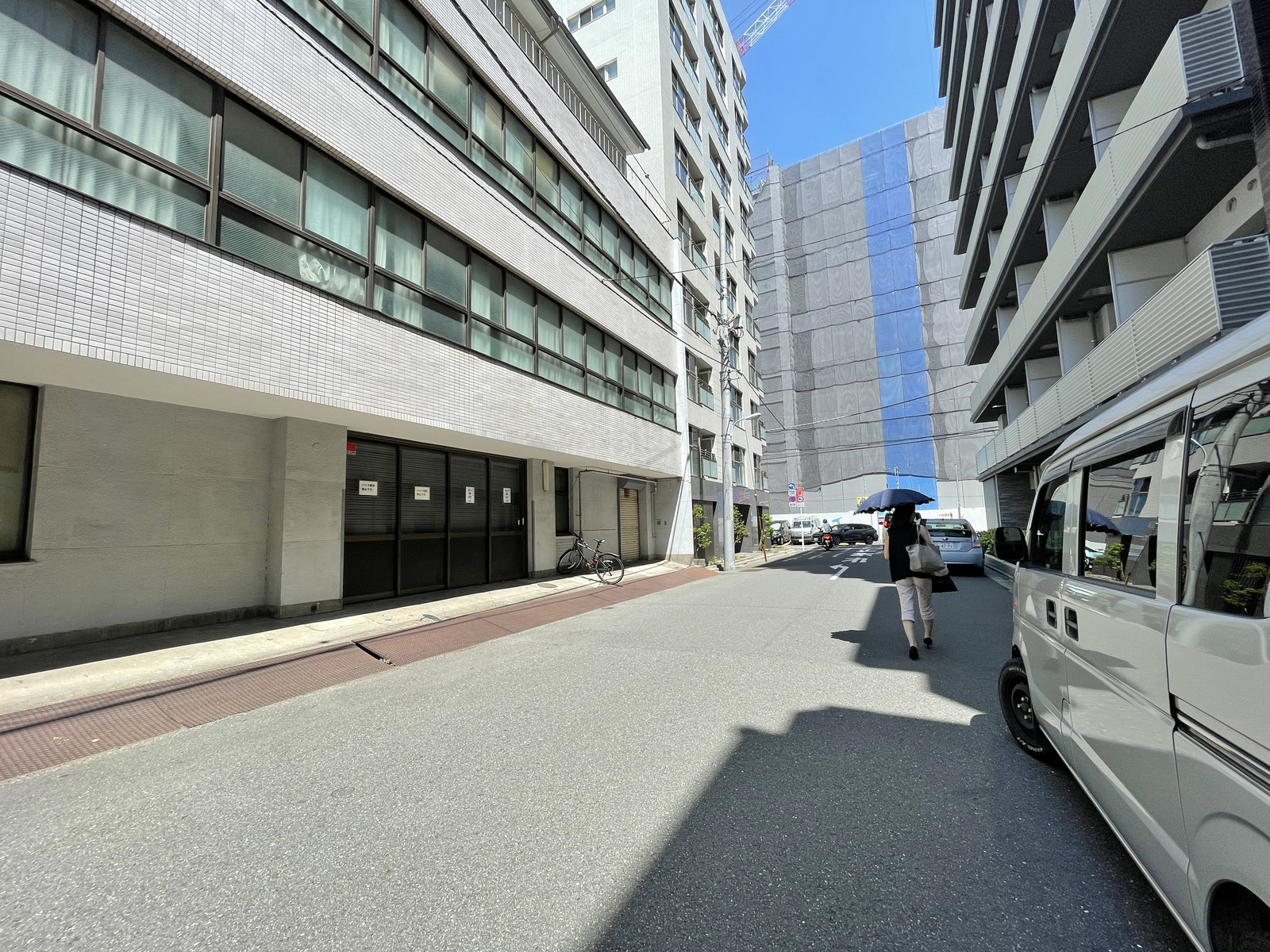京桜興産ビル前面の通り