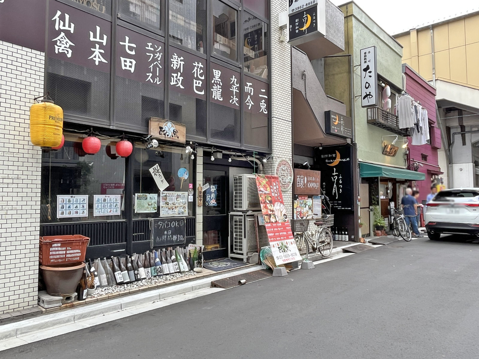 付近には飲食店が充実