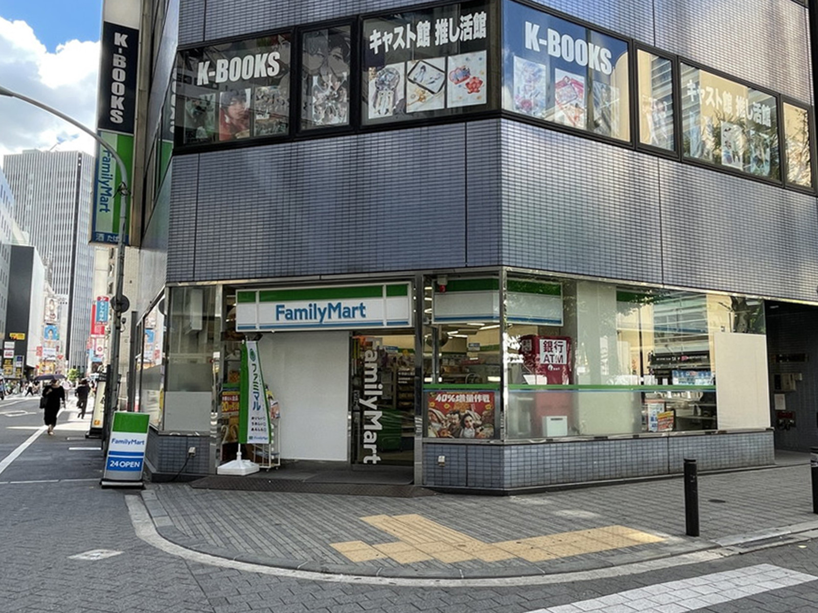 徒歩1分のファミリーマート中池袋公園前店