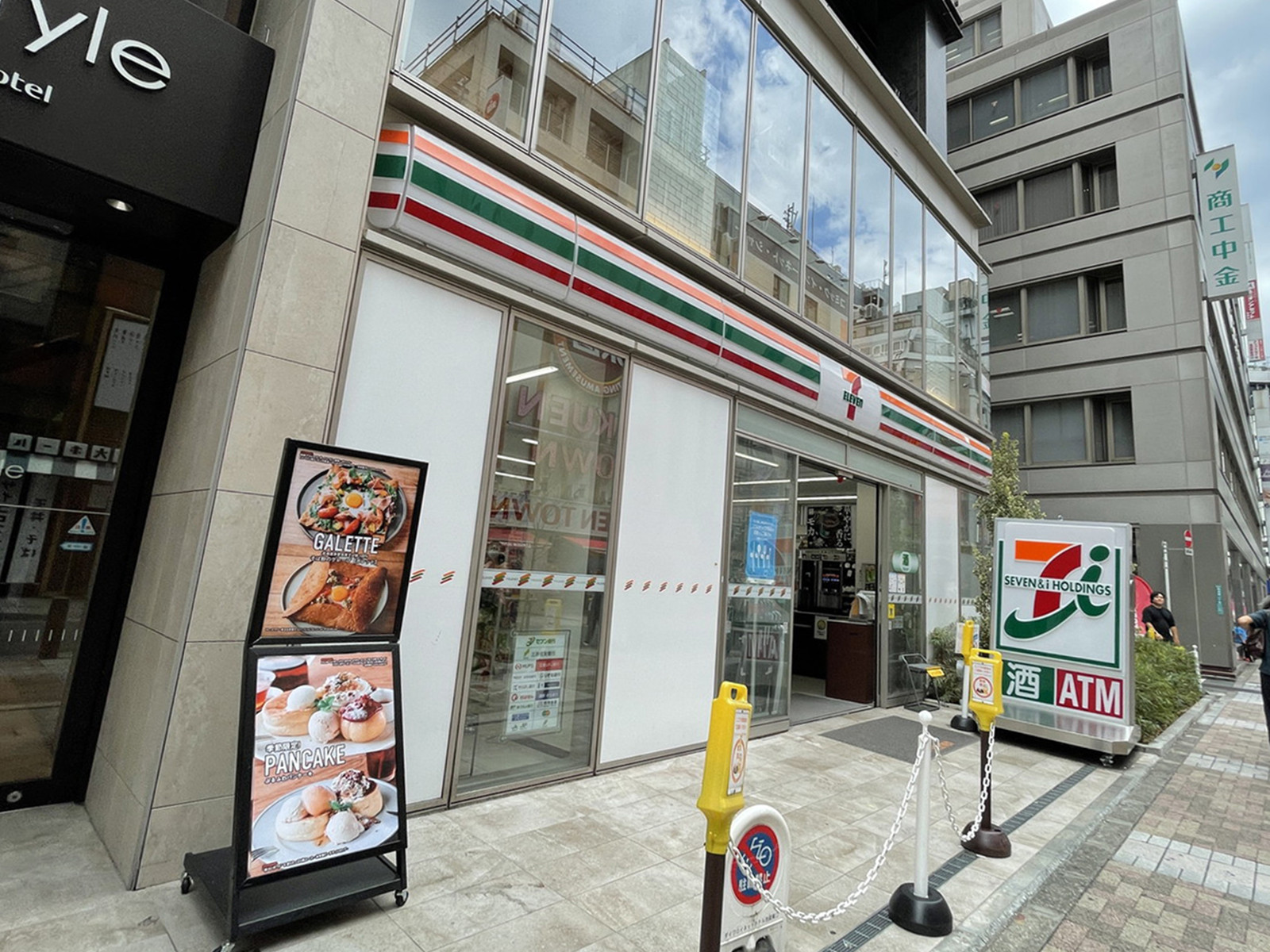 徒歩1分のセブンイレブン池袋東口ロイネット店