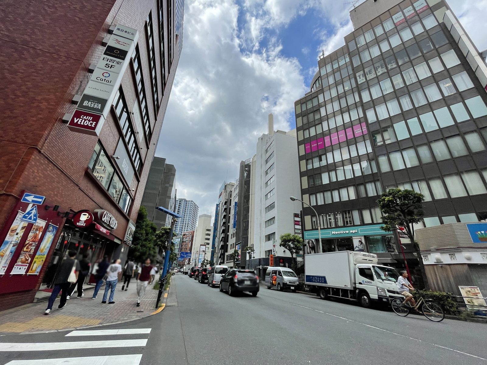 藤久ビル東5号館前面の通り