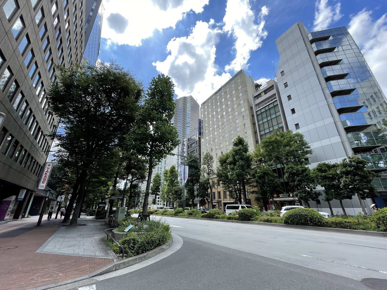 池袋第一生命ビル前面の通り