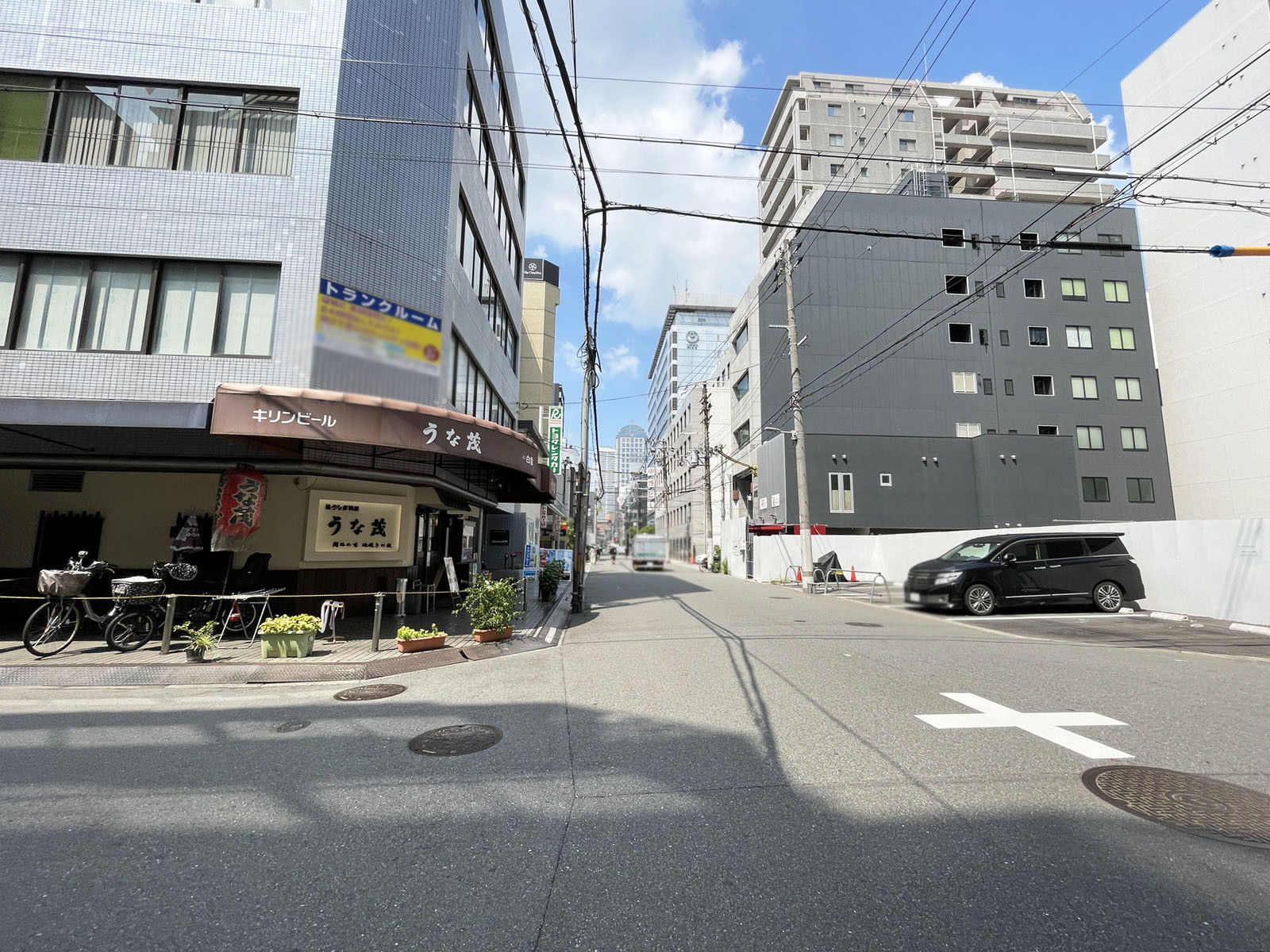 アストルビル前面の通り
