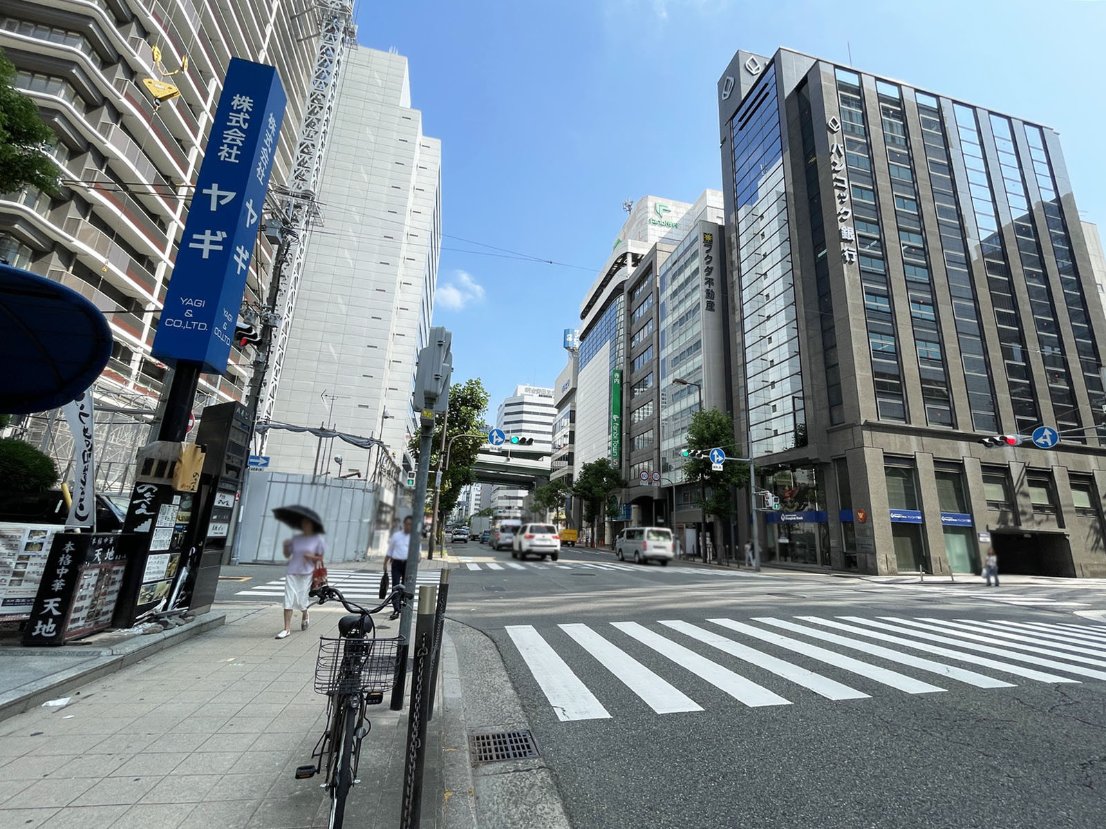 堺筋八木ビル前面の通り