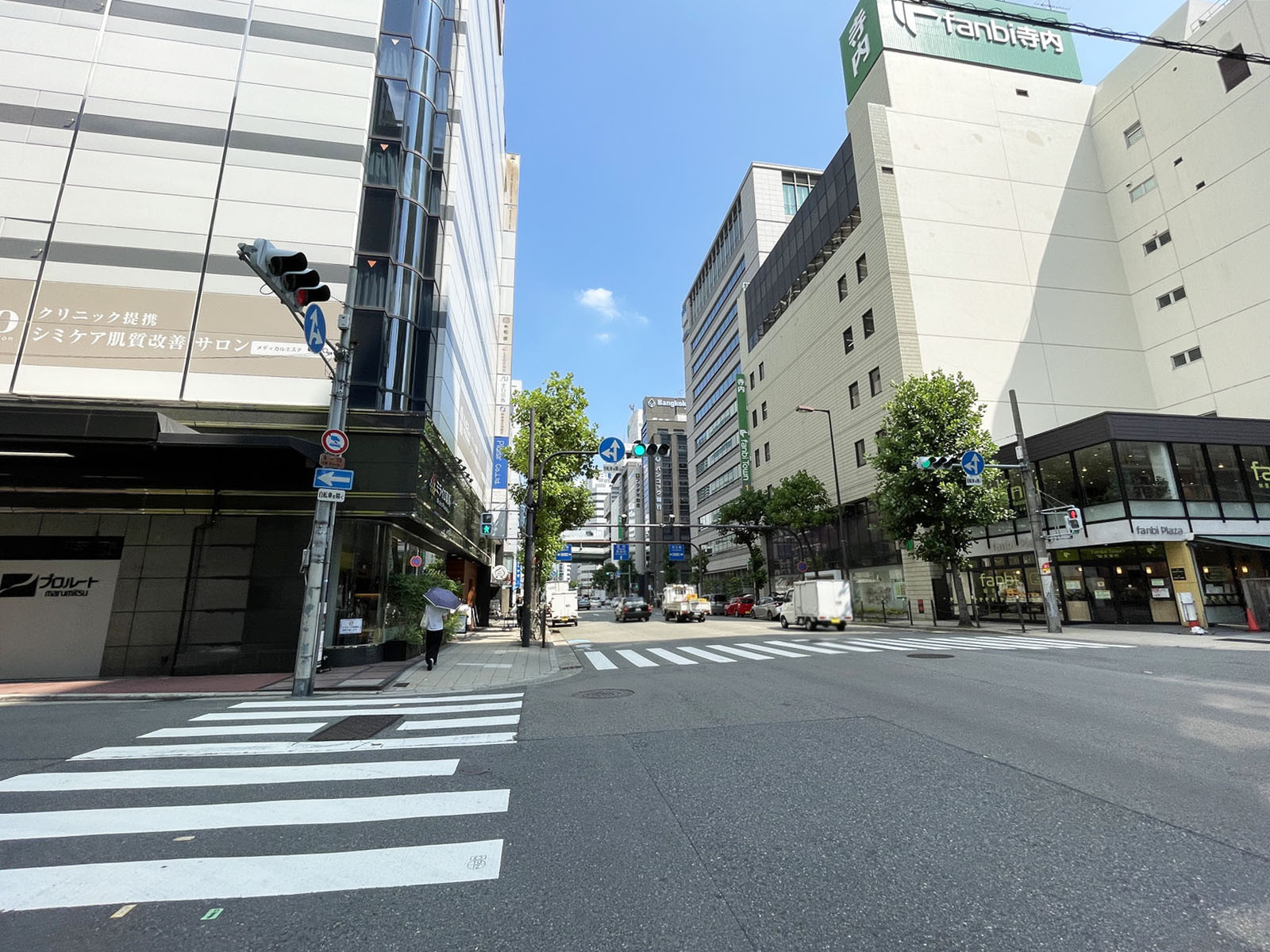 マエダ本社ビル前面の通り