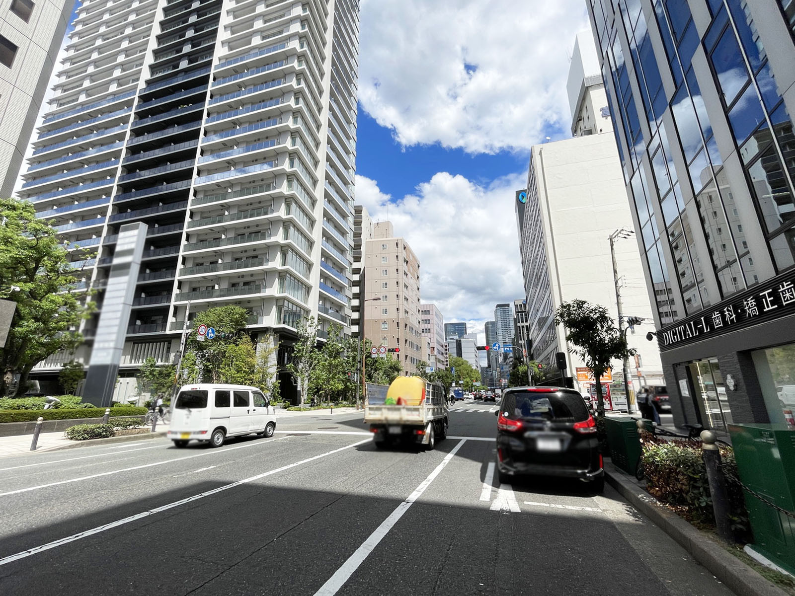 南平ビル前面の通り