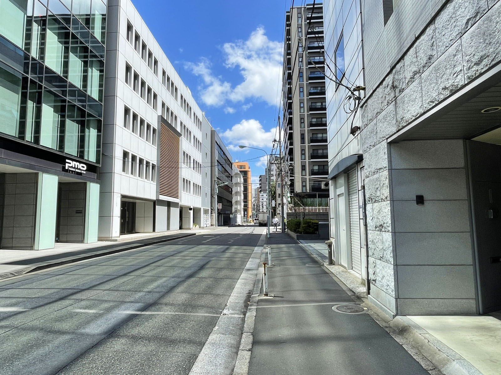 PMO日本橋本町前面の通り