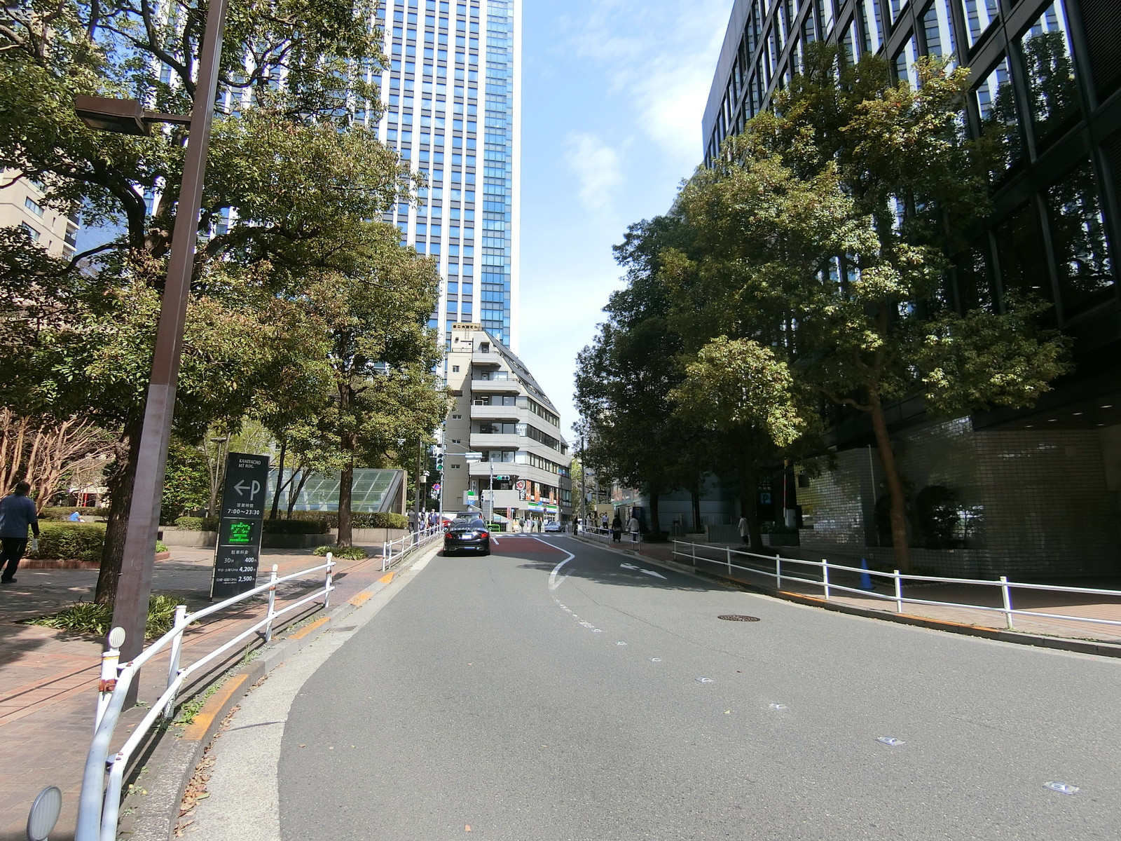 神谷町MTビル前面の通り