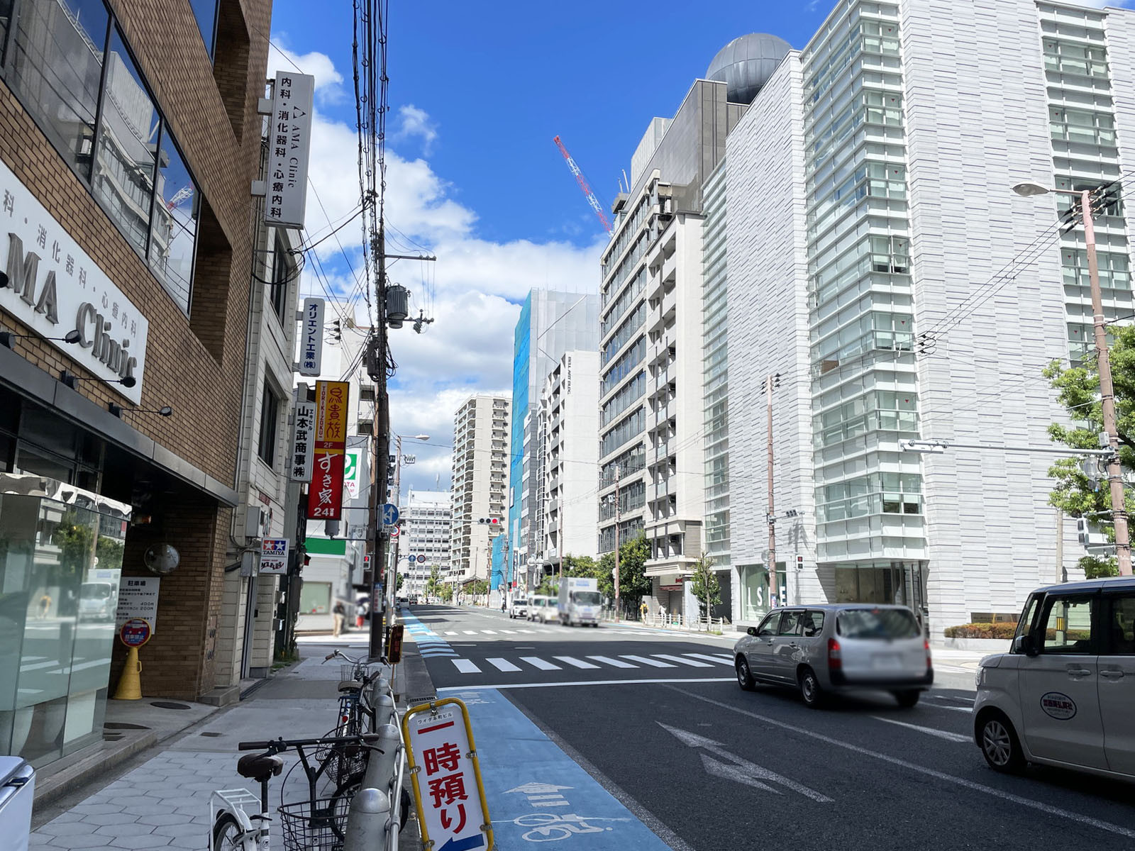 AXIS CENTER本町ビル前面の通り