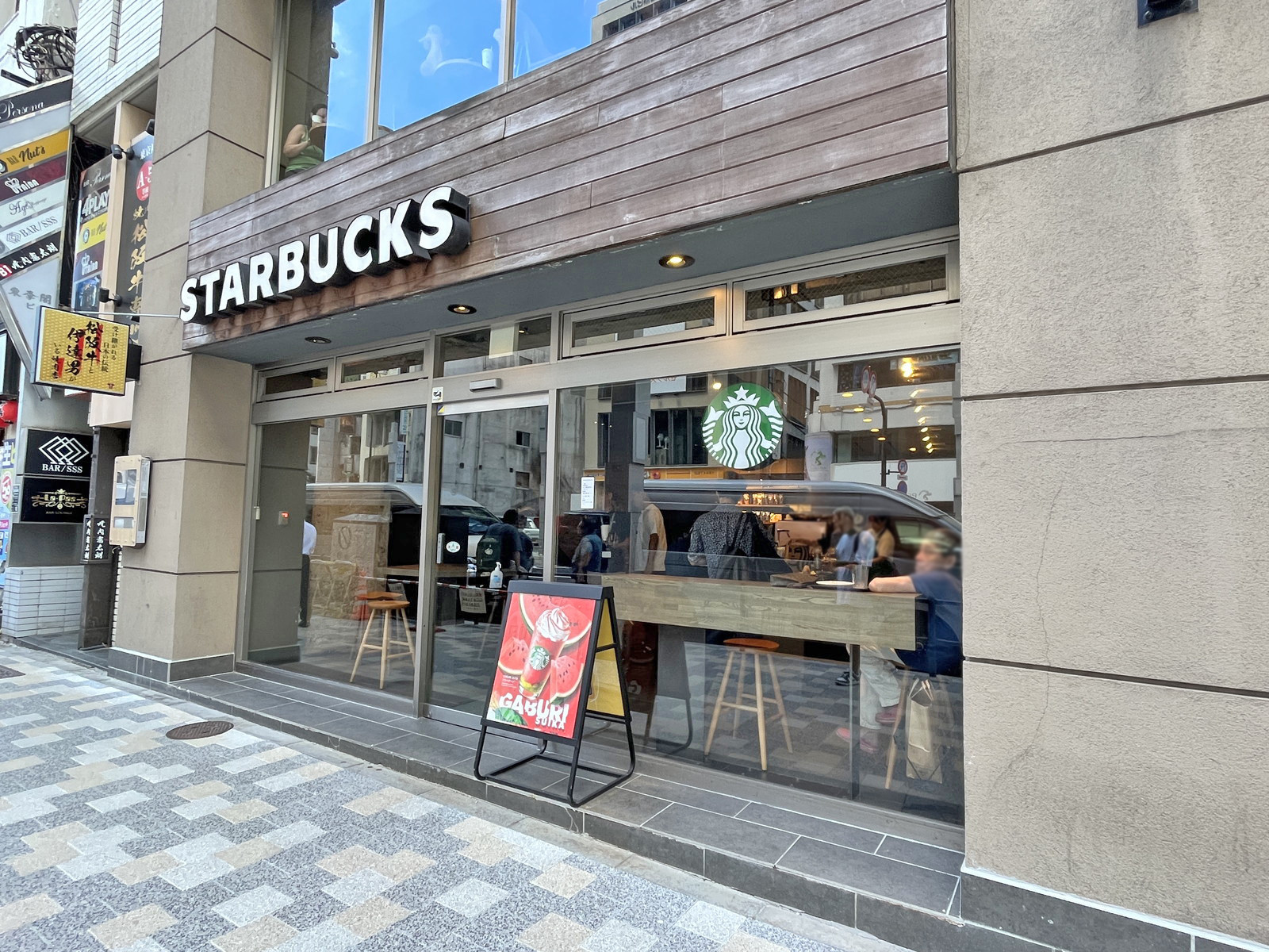 同じ並びのスターバックス六本木七丁目店