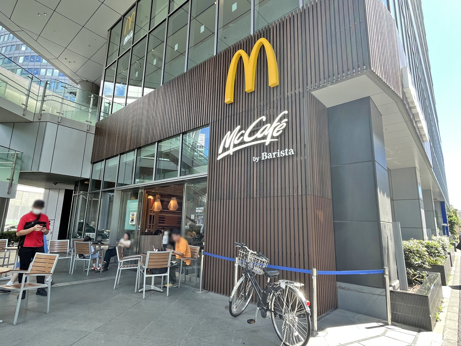 徒歩2分のマクドナルド六本木ヒルズ店