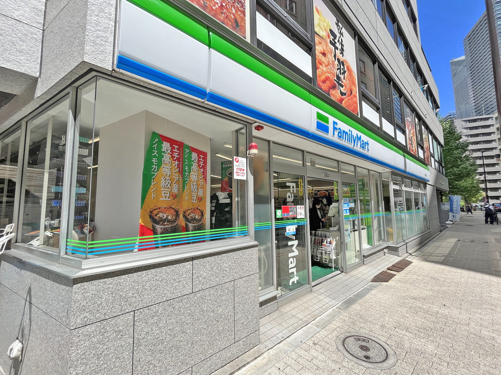 徒歩1分のファミリーマート神谷町店