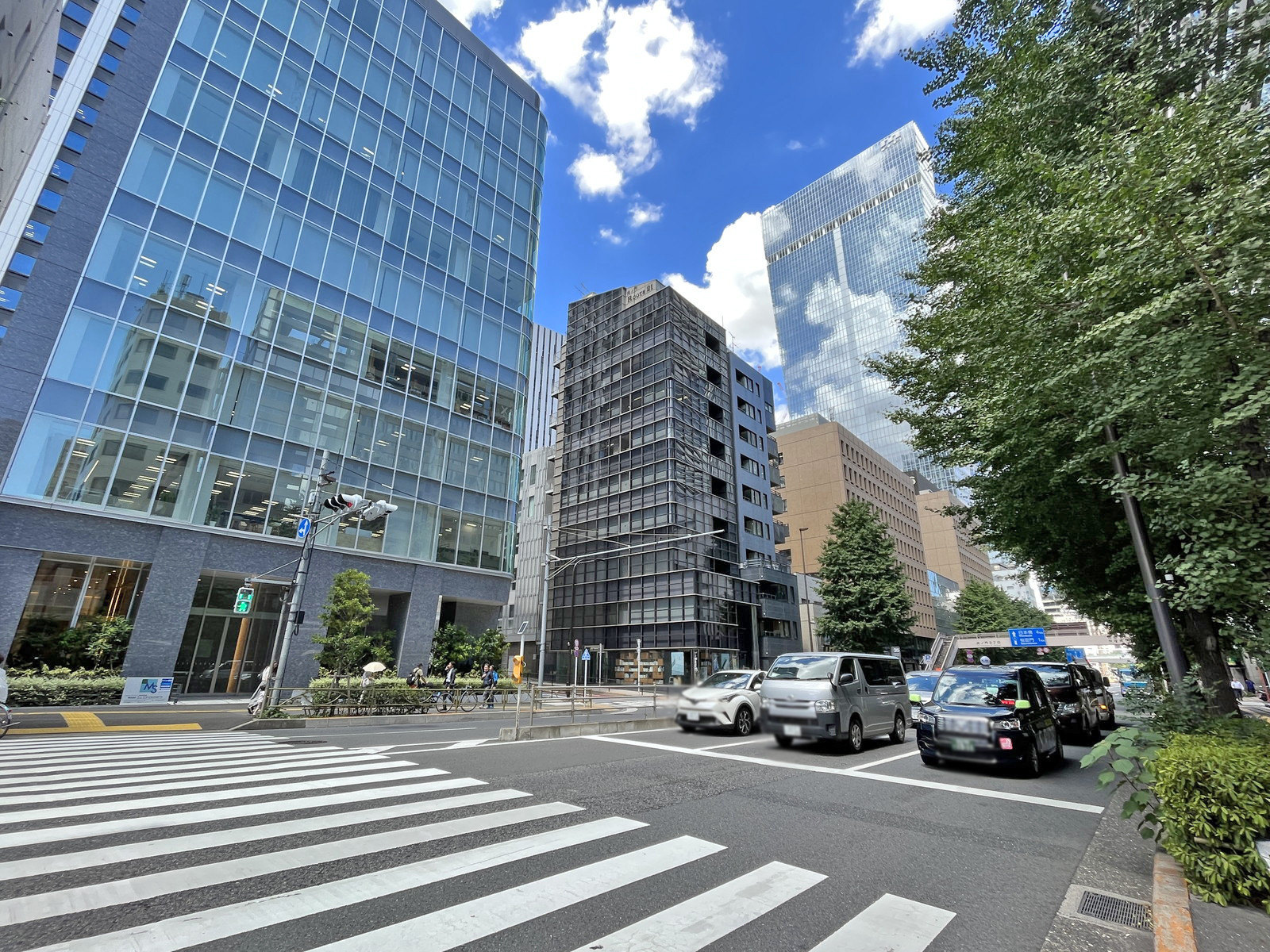 虎ノ門トーセイビル前面の桜田通り