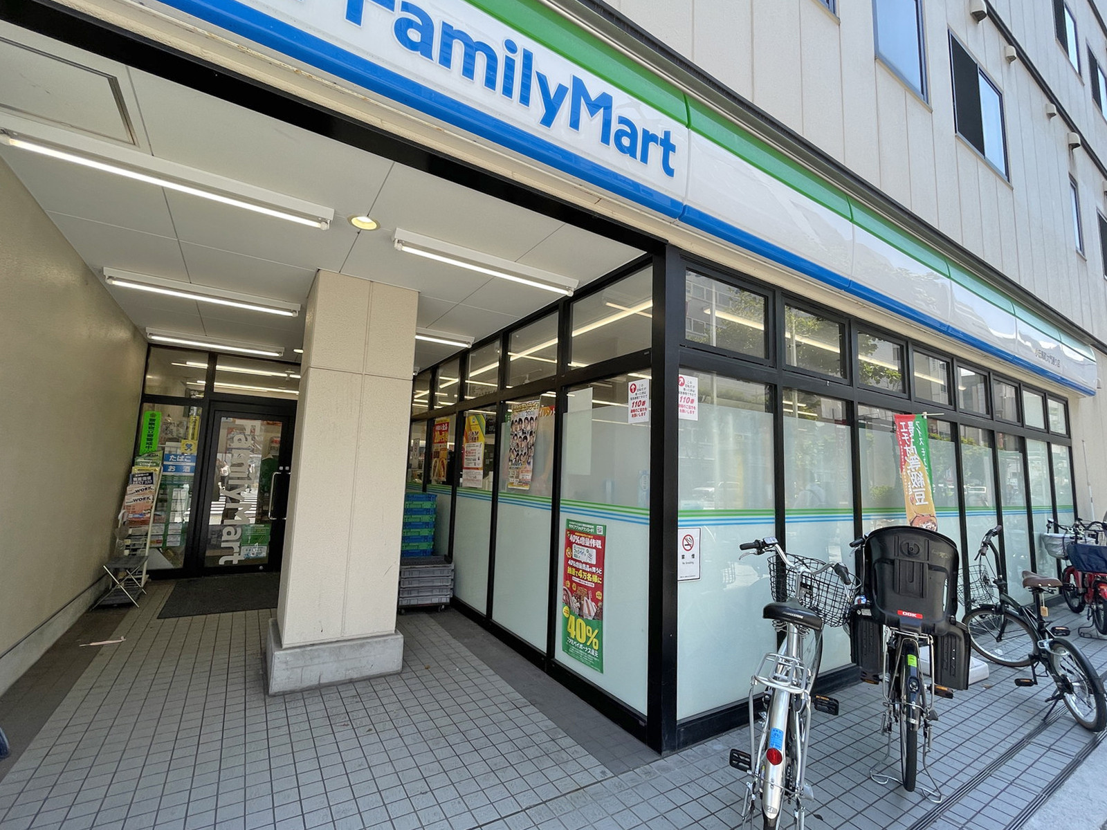 徒歩2分のファミリーマート小伝馬町大門通り店