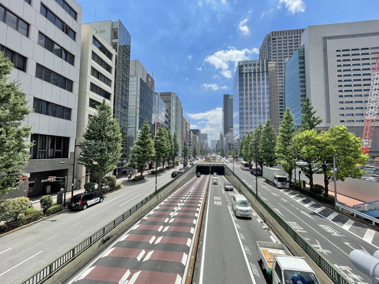 第3正明ビル前面の通り