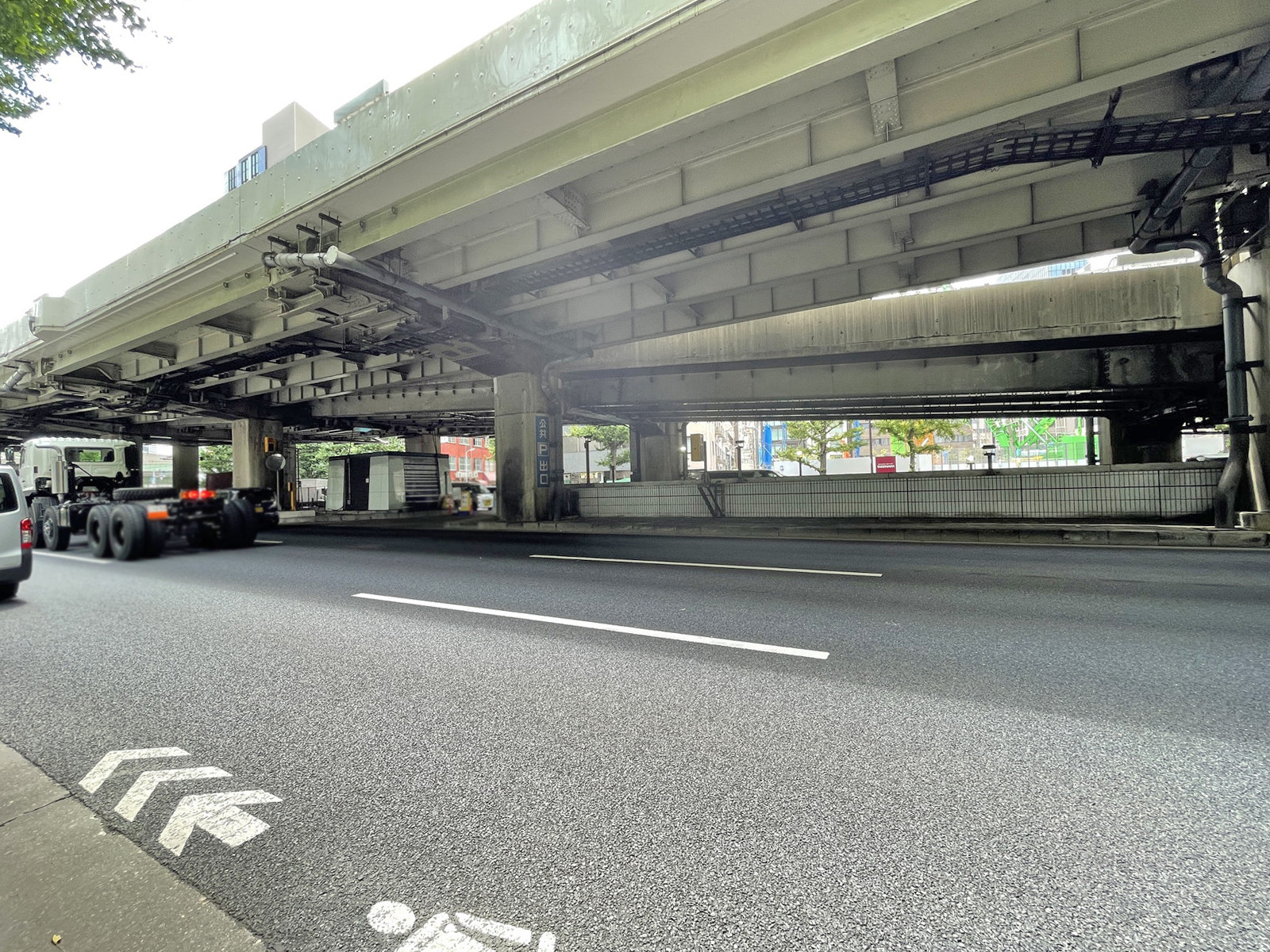 KDX江戸橋ビル前面の通り