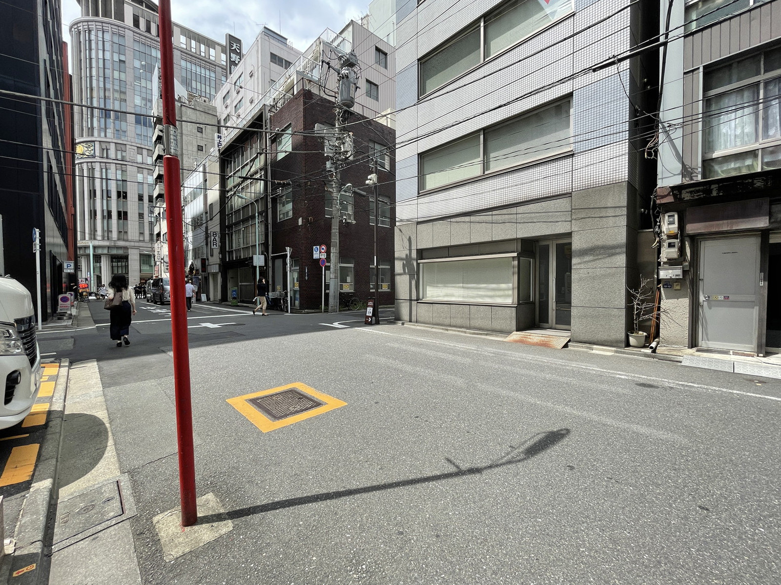 千切屋東京ビル前面の通り