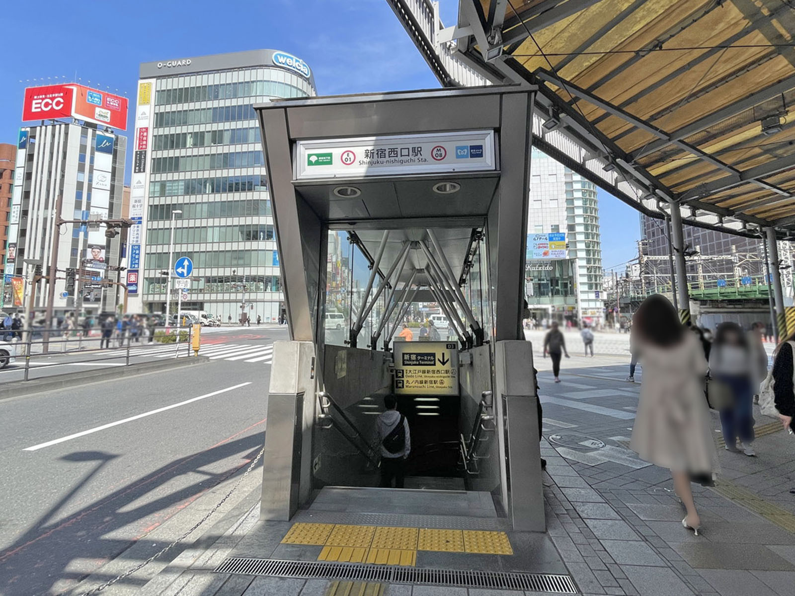 最寄りの「新宿西口駅」