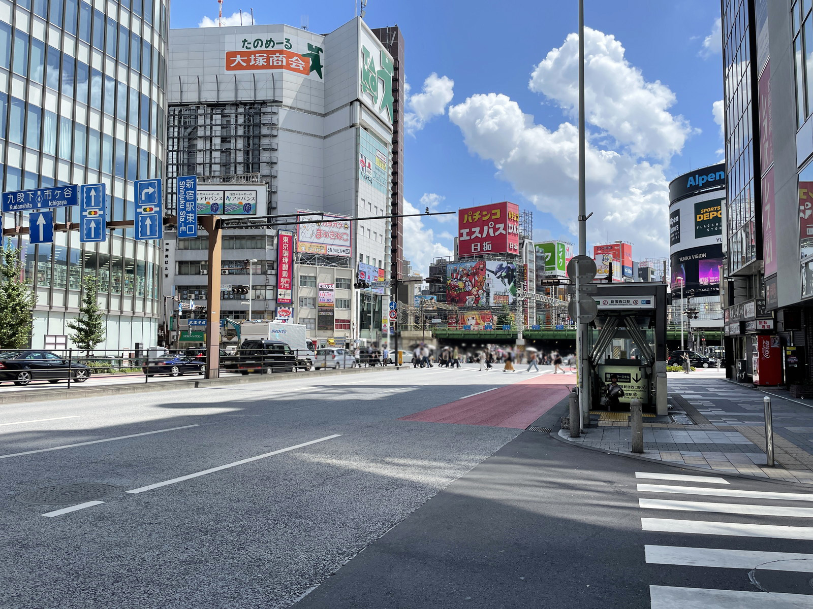 Zenken Plaza 2前面の青梅街道