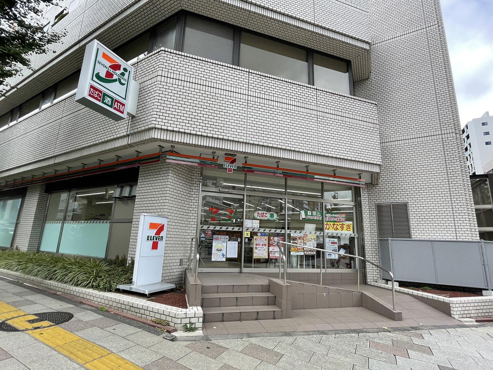 徒歩1分のセブンイレブン芝2丁目金杉橋店