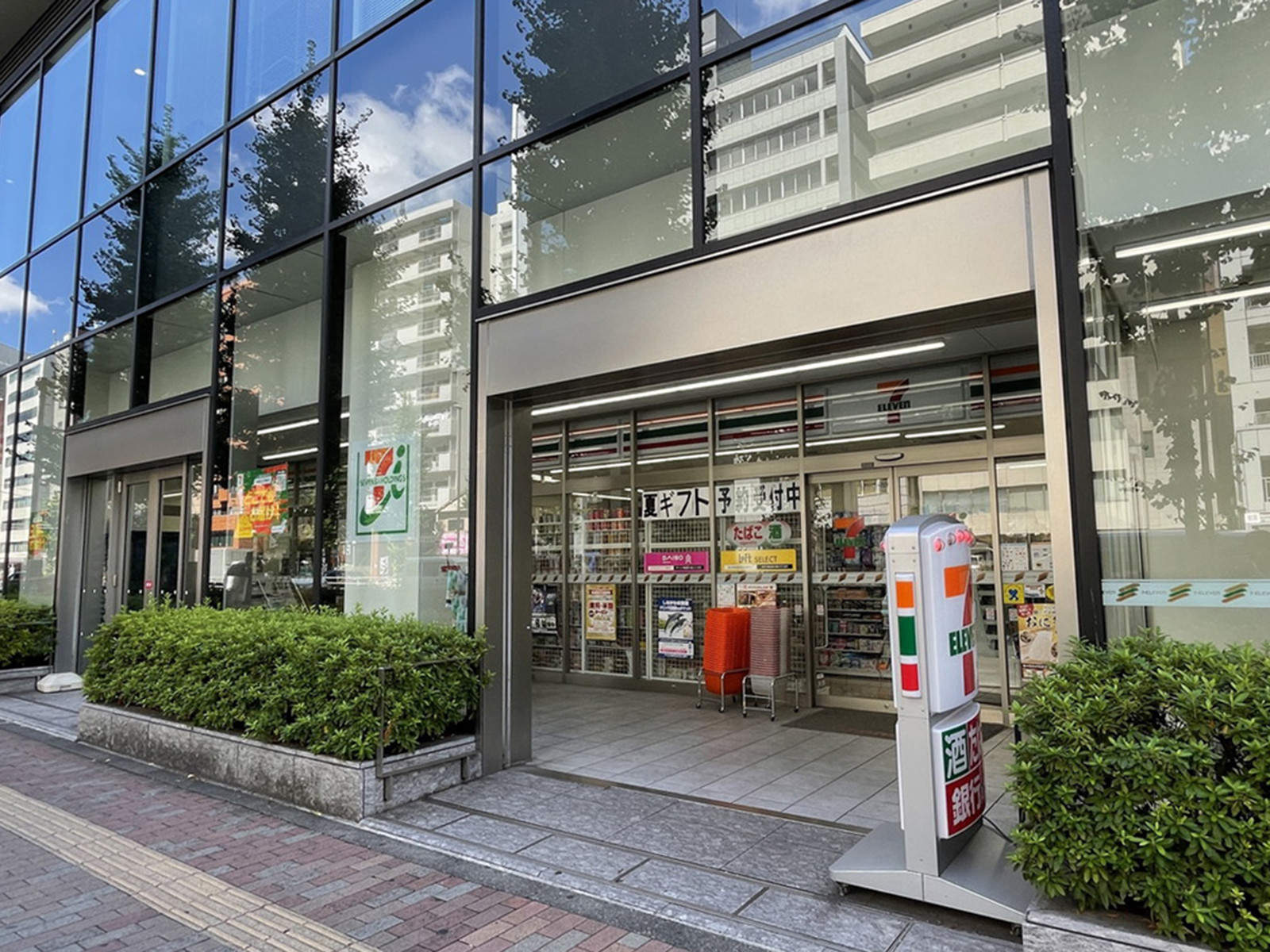徒歩2分のセブンイレブン芝フロントビル店
