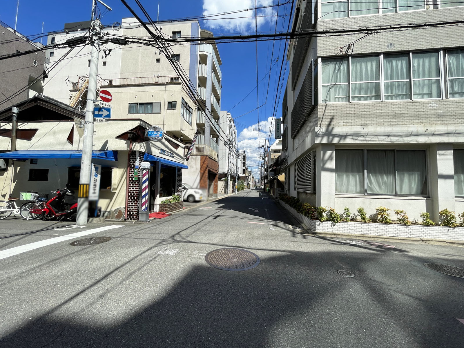 CW京都駅前ビル前面の通り