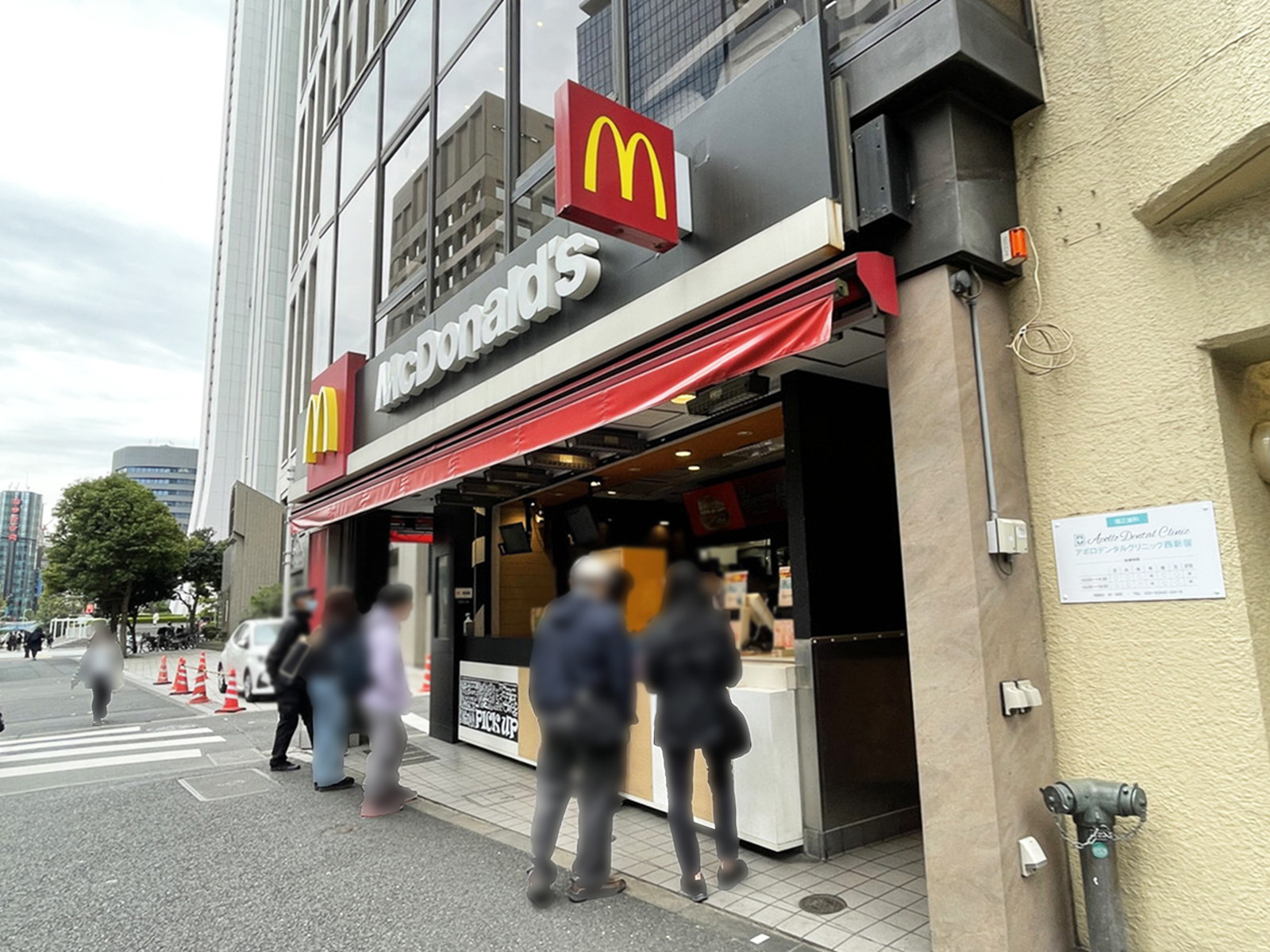向かいのマクドナルド 西新宿駅前店