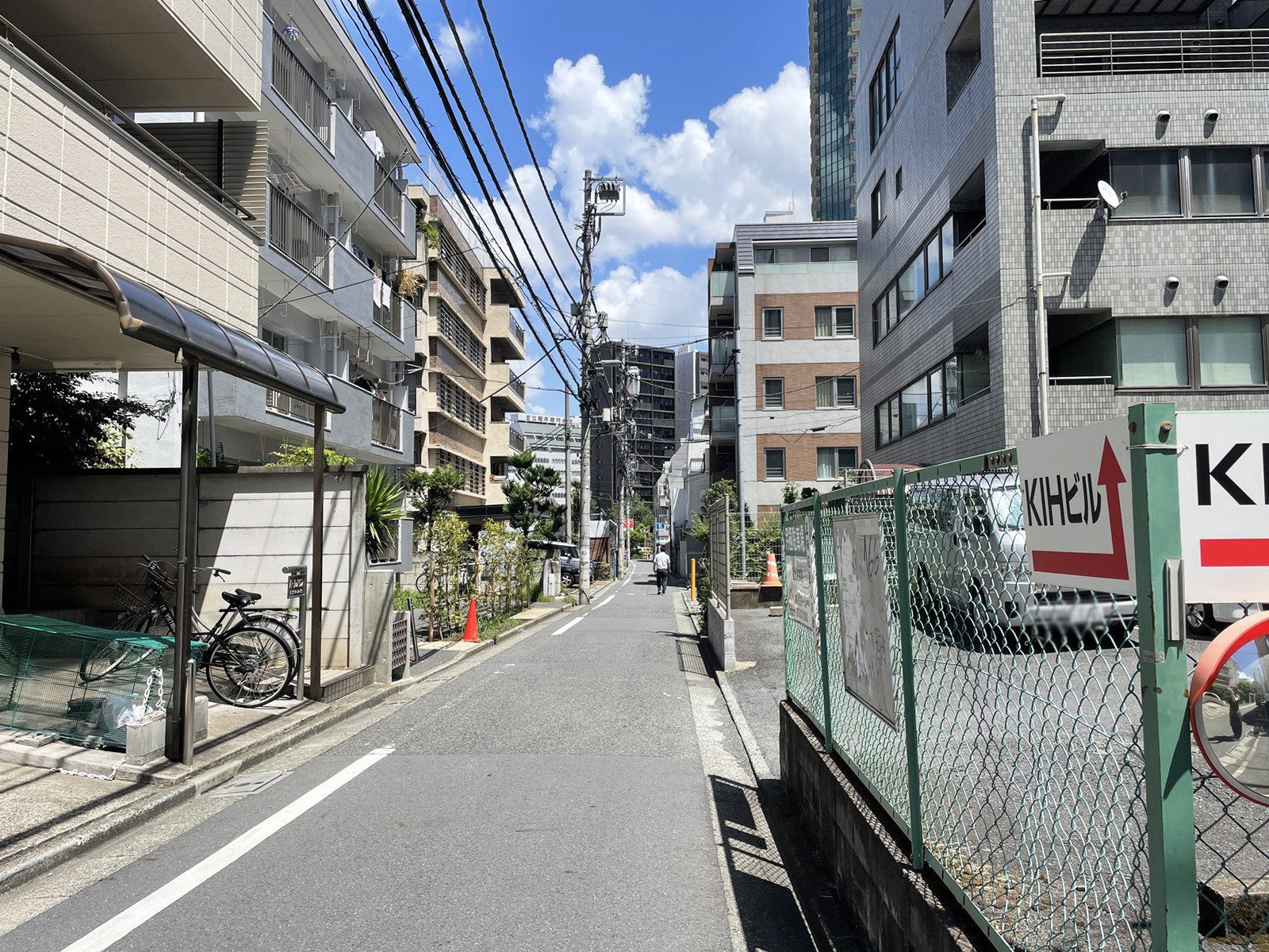周辺は住宅街
